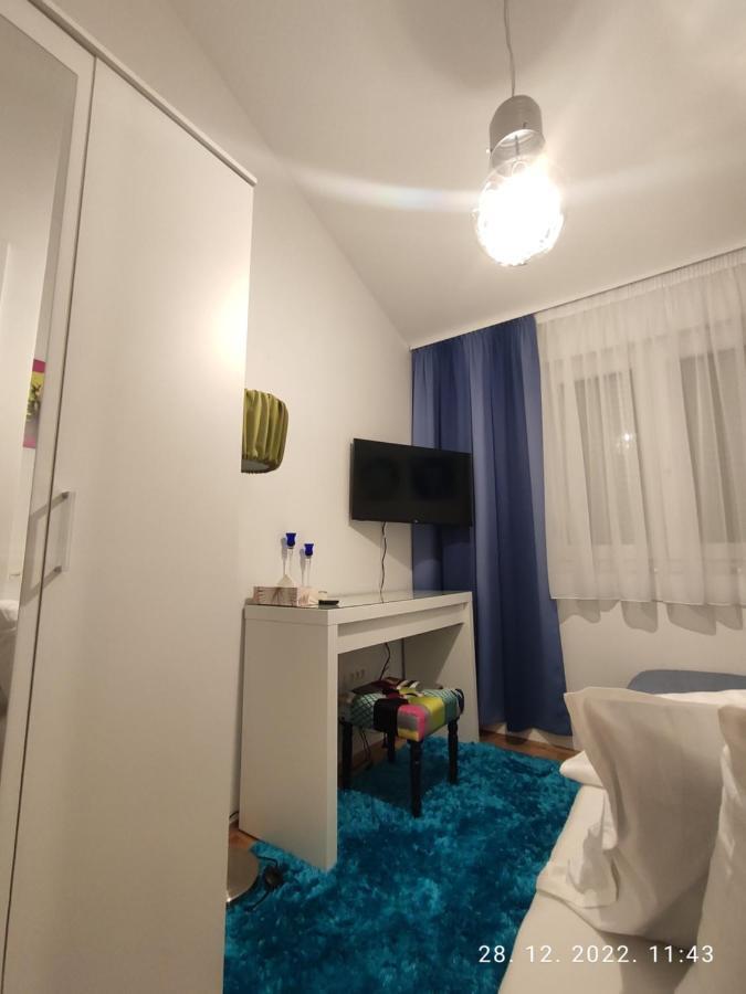 Apartment Tikvarin, Kastel Kambelovac Kastela Exterior photo
